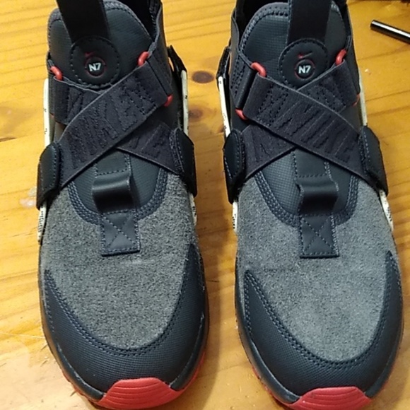 N7 Nike Huaraches - Picture 2 of 5